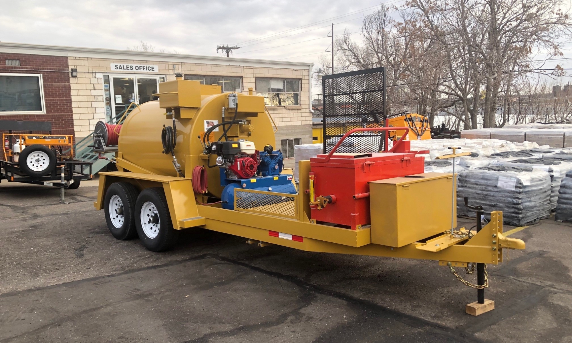 **SOLD** 2023 Seal-Rite SR-700 XP w/ Ext Deck & Cleasby 30 gal Melter